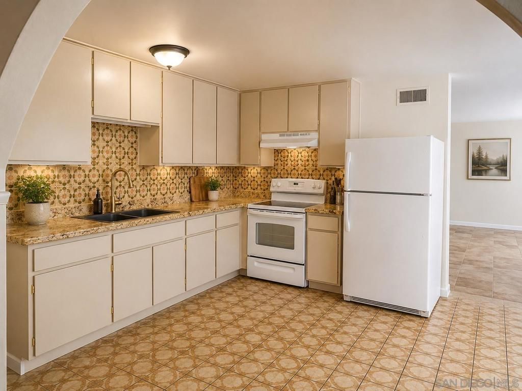 8474 Parkbrook, San Diego, CA 92114 — photo 4