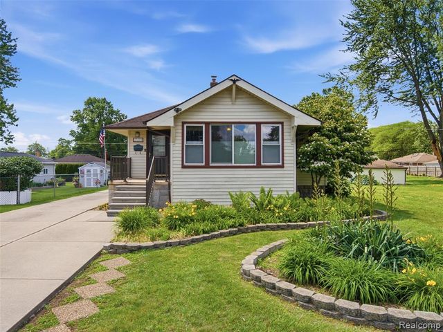 22620 Lake Boulevard, Saint Clair Shores, MI 48082