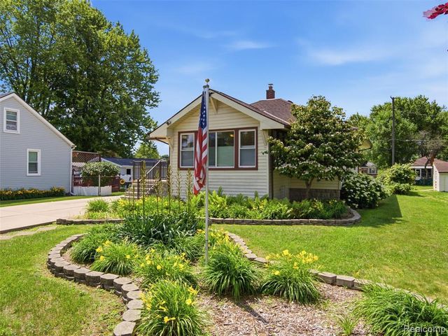 22620 Lake Boulevard, Saint Clair Shores, MI 48082