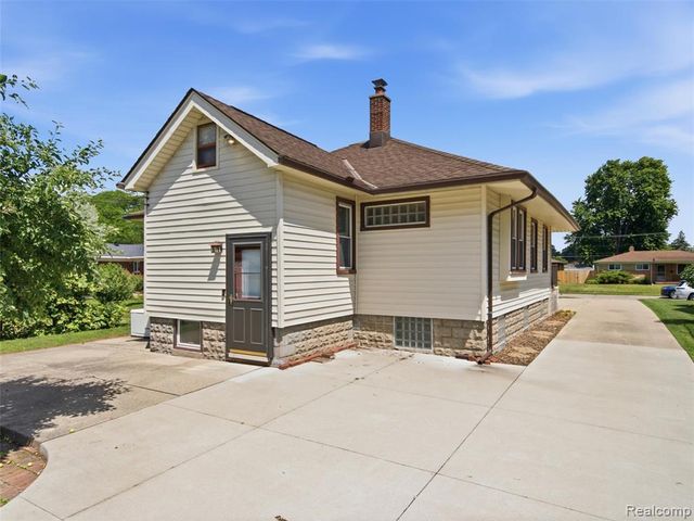 22620 Lake Boulevard, Saint Clair Shores, MI 48082