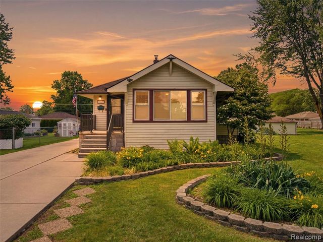 22620 Lake Boulevard, Saint Clair Shores, MI 48082