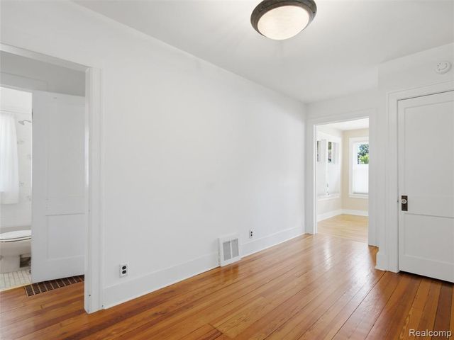 22620 Lake Boulevard, Saint Clair Shores, MI 48082