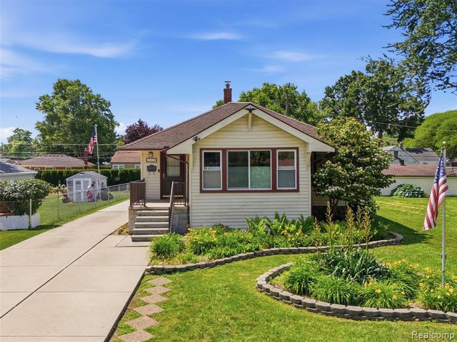 22620 Lake Boulevard, Saint Clair Shores, MI 48082