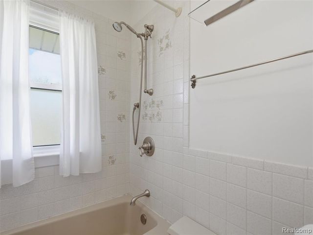22620 Lake Boulevard, Saint Clair Shores, MI 48082