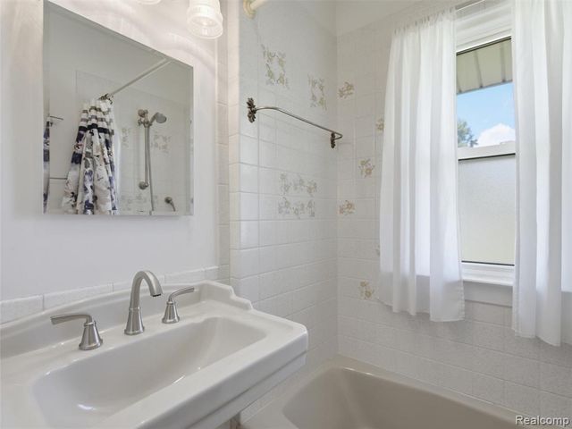 22620 Lake Boulevard, Saint Clair Shores, MI 48082