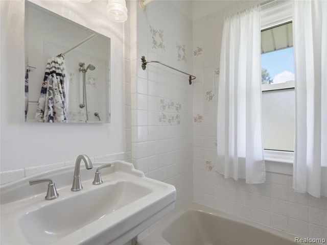 22620 Lake Boulevard, Saint Clair Shores, MI 48082