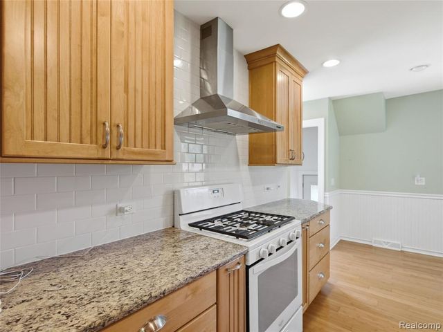 22620 Lake Boulevard, Saint Clair Shores, MI 48082