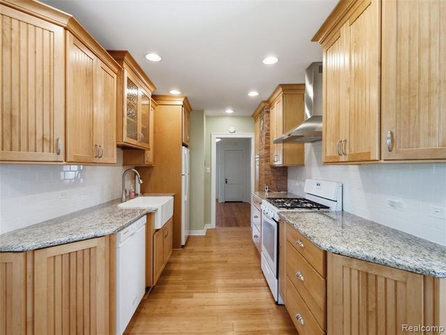 22620 Lake Boulevard, Saint Clair Shores, MI 48082