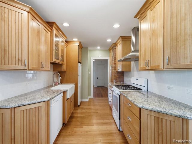 22620 Lake Boulevard, Saint Clair Shores, MI 48082