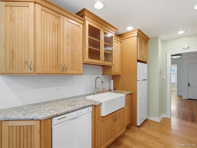 22620 Lake Boulevard, Saint Clair Shores, MI 48082