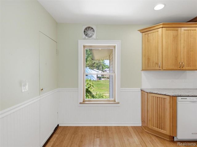 22620 Lake Boulevard, Saint Clair Shores, MI 48082