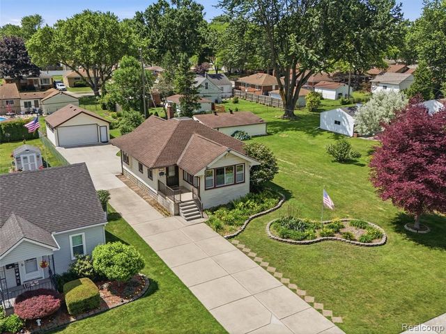 22620 Lake Boulevard, Saint Clair Shores, MI 48082