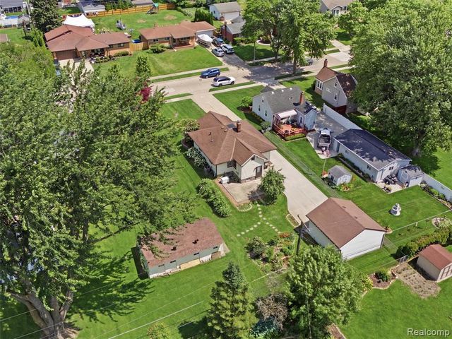 22620 Lake Boulevard, Saint Clair Shores, MI 48082