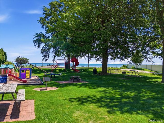22620 Lake Boulevard, Saint Clair Shores, MI 48082