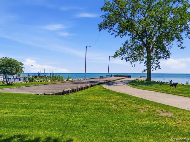 22620 Lake Boulevard, Saint Clair Shores, MI 48082