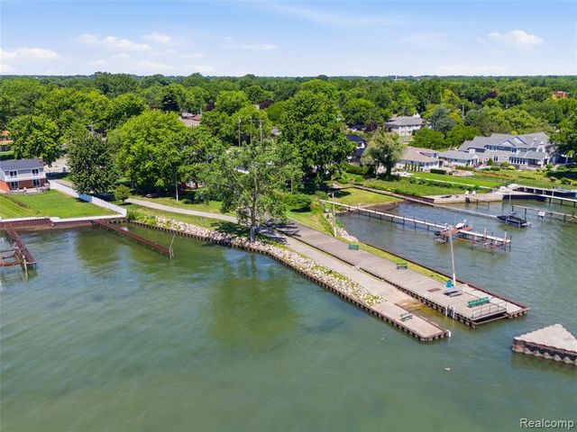22620 Lake Boulevard, Saint Clair Shores, MI 48082