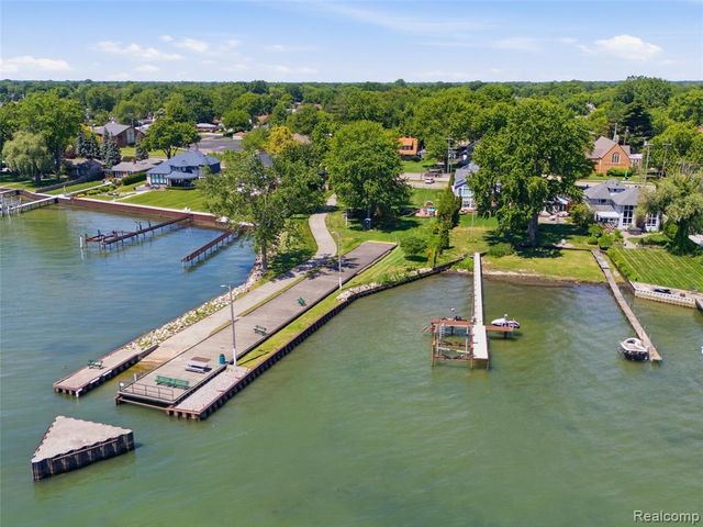 22620 Lake Boulevard, Saint Clair Shores, MI 48082