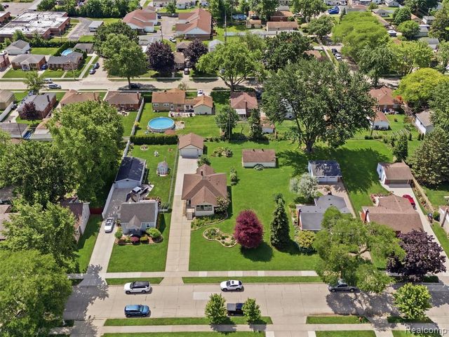 22620 Lake Boulevard, Saint Clair Shores, MI 48082
