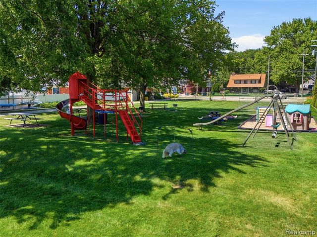 22620 Lake Boulevard, Saint Clair Shores, MI 48082