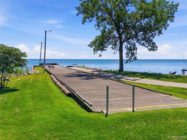 22620 Lake Boulevard, Saint Clair Shores, MI 48082