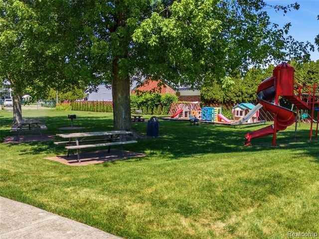 22620 Lake Boulevard, Saint Clair Shores, MI 48082