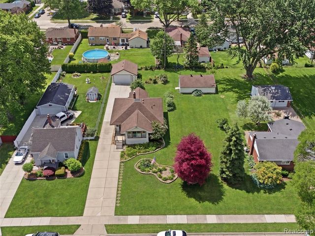 22620 Lake Boulevard, Saint Clair Shores, MI 48082