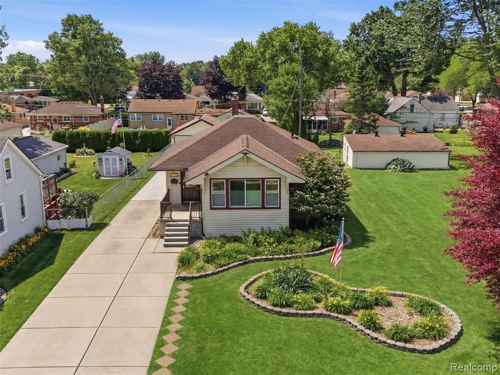 22620 Lake Boulevard, Saint Clair Shores, MI 48082
