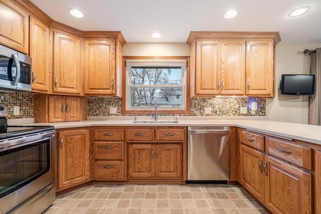 927 ORCHARD DRIVE, Seymour, WI 54165