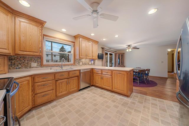 927 ORCHARD DRIVE, Seymour, WI 54165