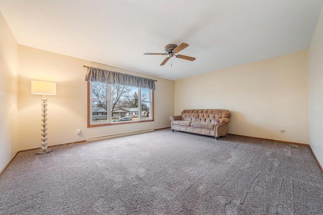 927 ORCHARD DRIVE, Seymour, WI 54165