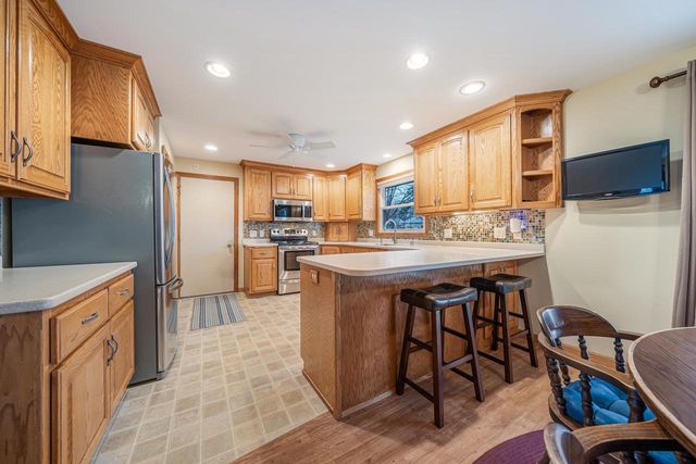 927 ORCHARD DRIVE, Seymour, WI 54165