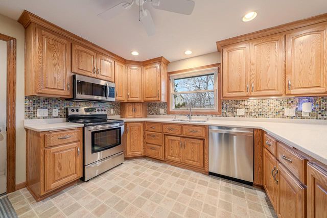 927 ORCHARD DRIVE, Seymour, WI 54165