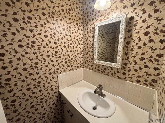 40 Hamlin Sq E, Amherst, NY 14221