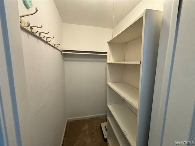 40 Hamlin Sq E, Amherst, NY 14221