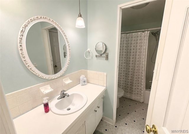 40 Hamlin Sq E, Amherst, NY 14221
