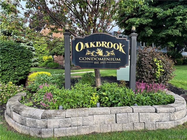 40 Hamlin Sq E, Amherst, NY 14221
