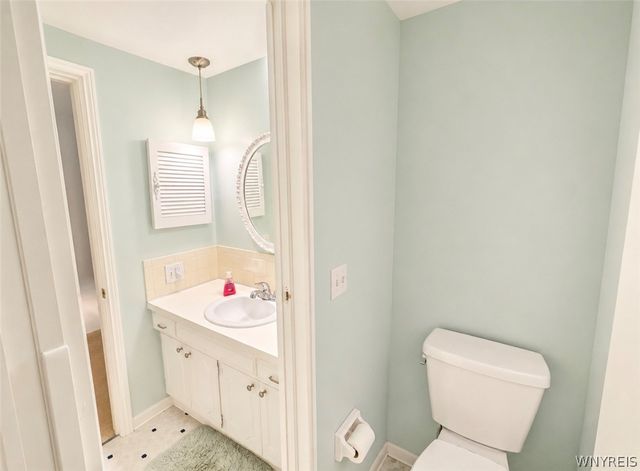 40 Hamlin Sq E, Amherst, NY 14221