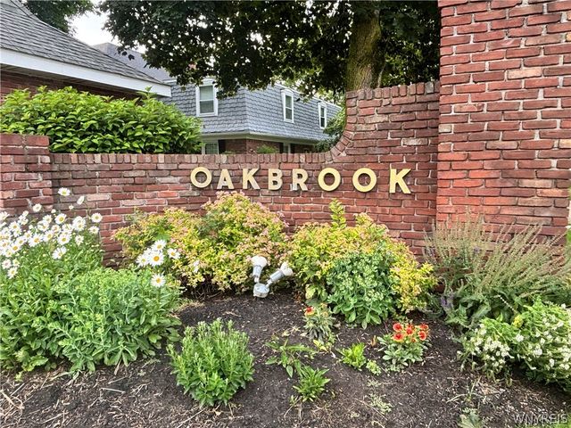 40 Hamlin Sq E, Amherst, NY 14221