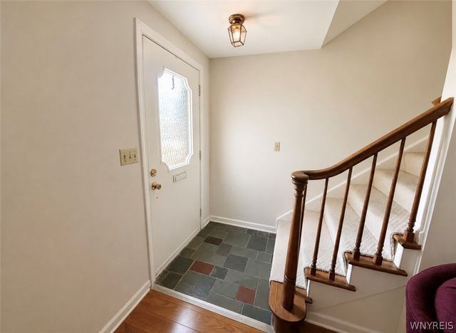 40 Hamlin Sq E, Amherst, NY 14221