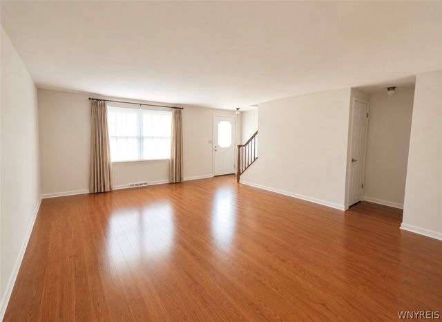 40 Hamlin Sq E, Amherst, NY 14221