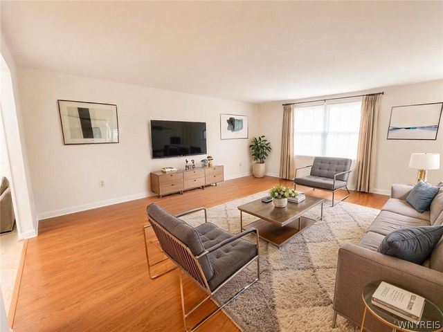 40 Hamlin Sq E, Amherst, NY 14221