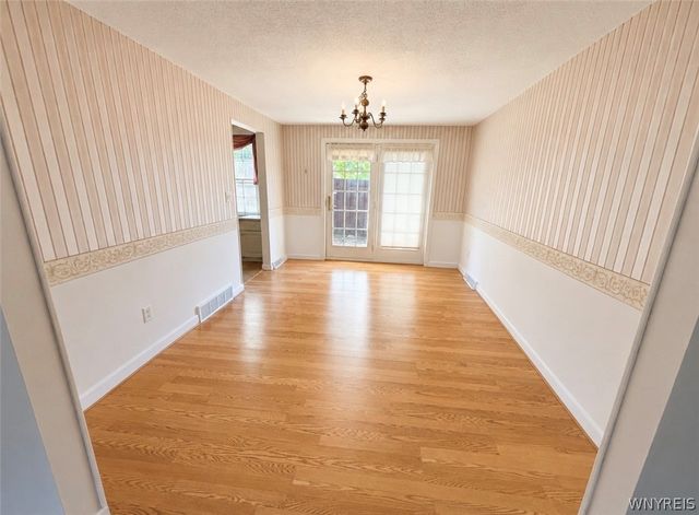 40 Hamlin Sq E, Amherst, NY 14221