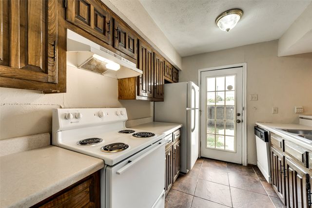 403 Arborview Drive, Garland, TX 75043