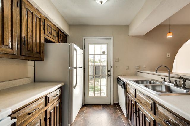 403 Arborview Drive, Garland, TX 75043