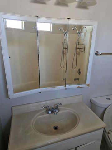 1865 E Acacia St, Stockton, CA 95205