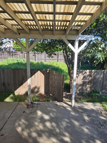 1865 E Acacia St, Stockton, CA 95205