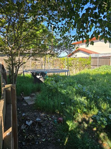 1865 E Acacia St, Stockton, CA 95205