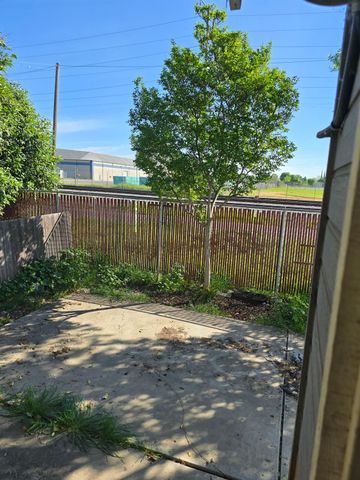 1865 E Acacia St, Stockton, CA 95205