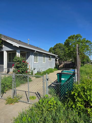 1865 E Acacia St, Stockton, CA 95205