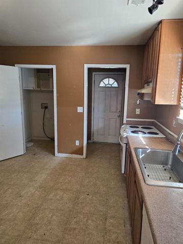 1865 E Acacia St, Stockton, CA 95205